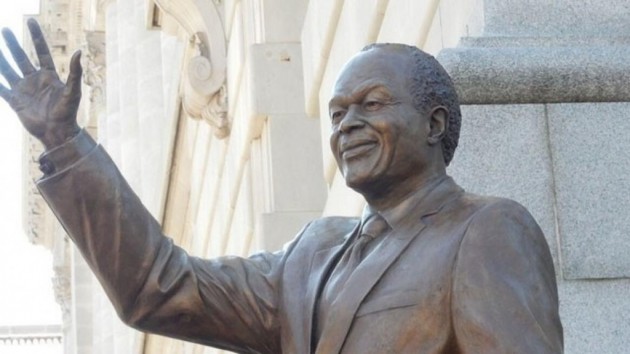Controversial “Mayor for Life” Gets Statue