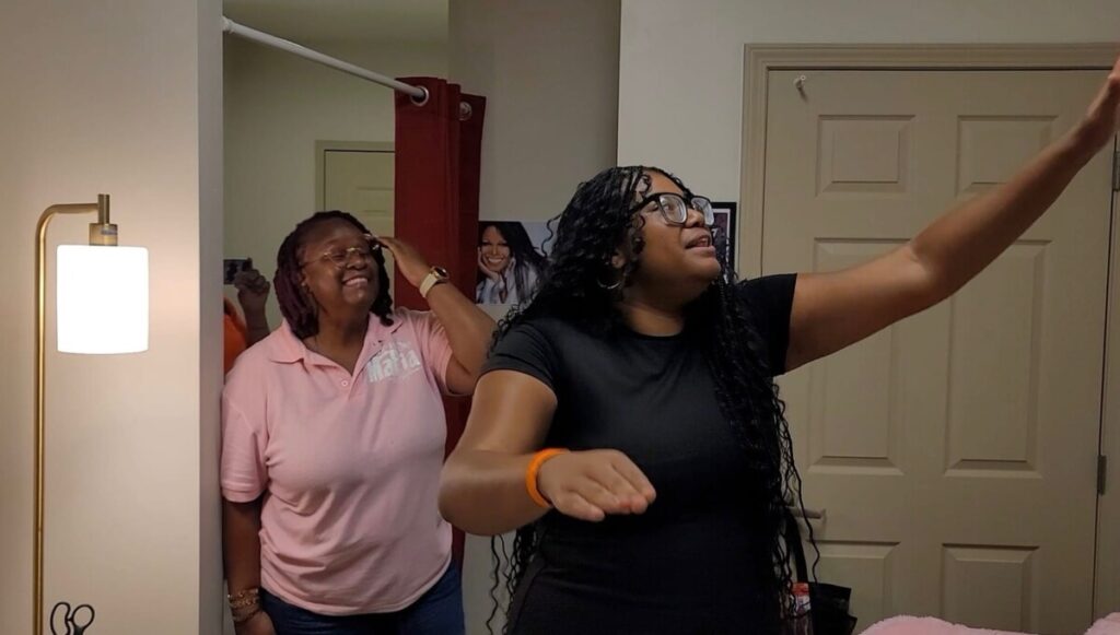 MIDM scholar (R) at Savannah State University sees her room for the first time while TeeJ Mercer (L) looks on. (Photo courtesy of LaTerra Wise)